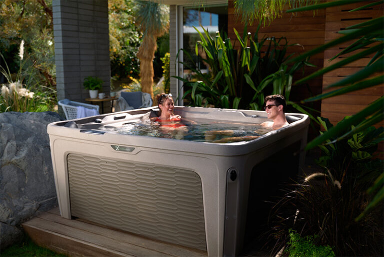 what to look for when buying a hot tub